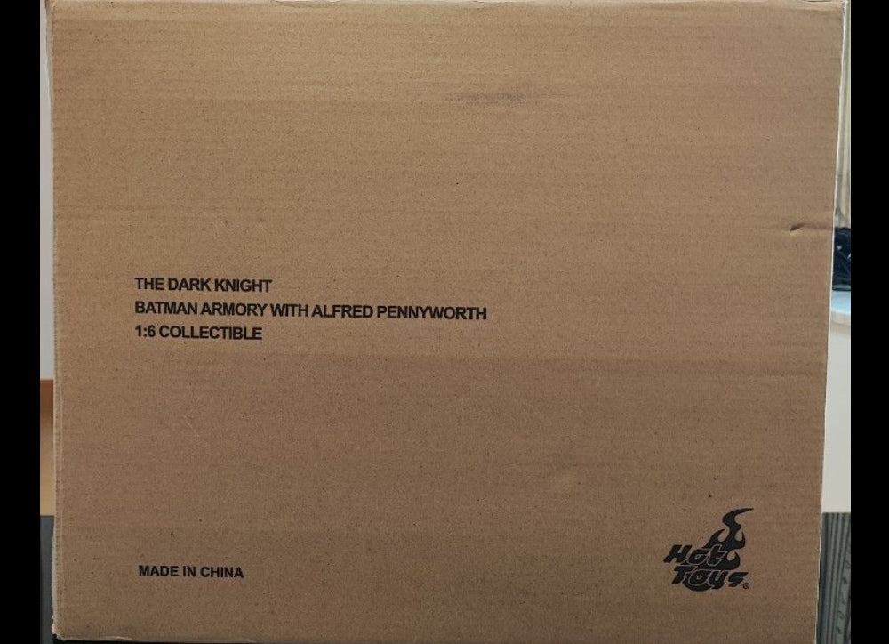 Hot Toys MMS235 THE DARK KNIGHT 1/6 BATMAN ARMORY WITH ALFRED PENNYWORTH