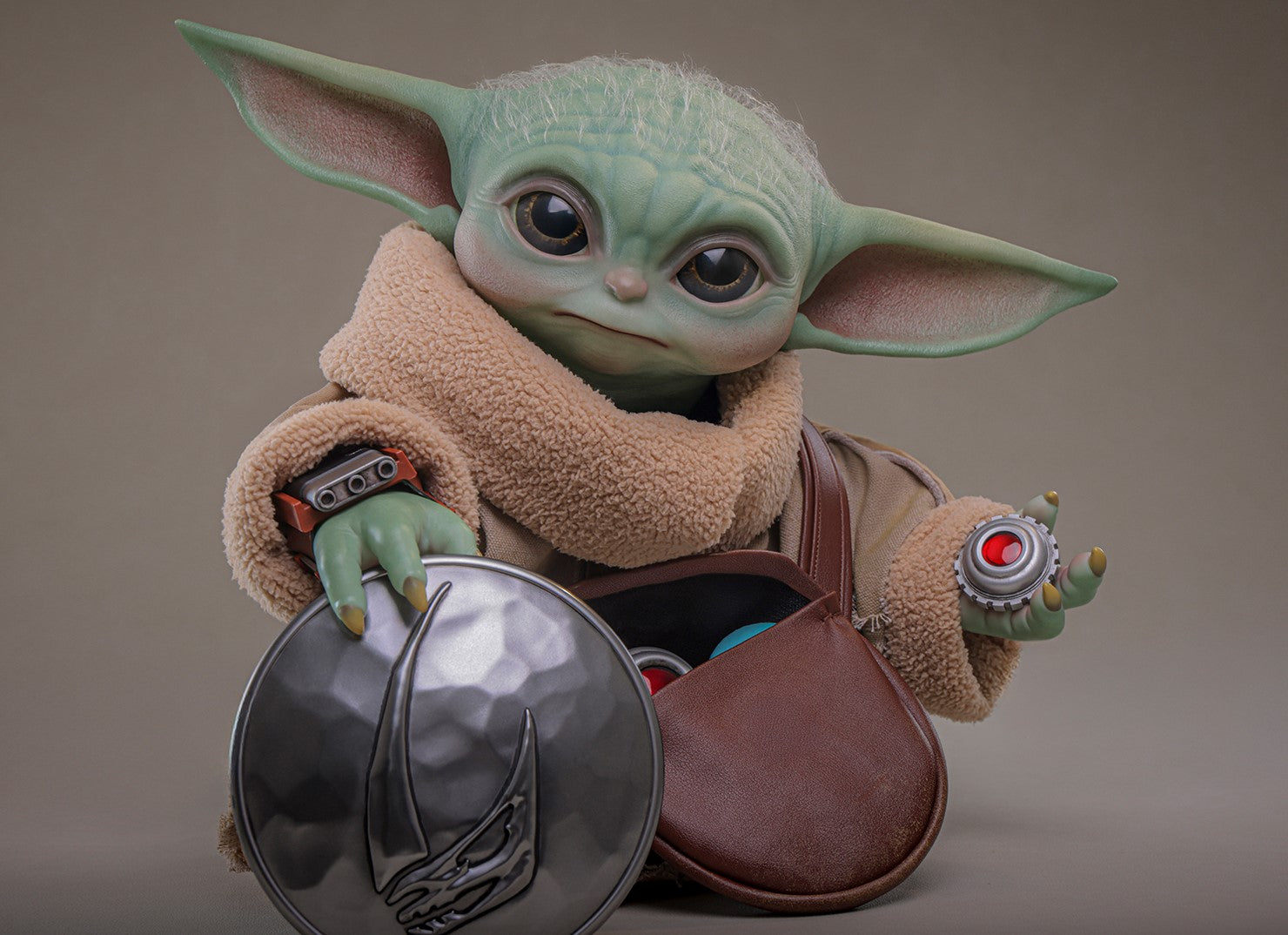 Hot Toys LMS016 Star Wars: The Mandalorian & Grogu - Grogu Life-Size Collectible Figure