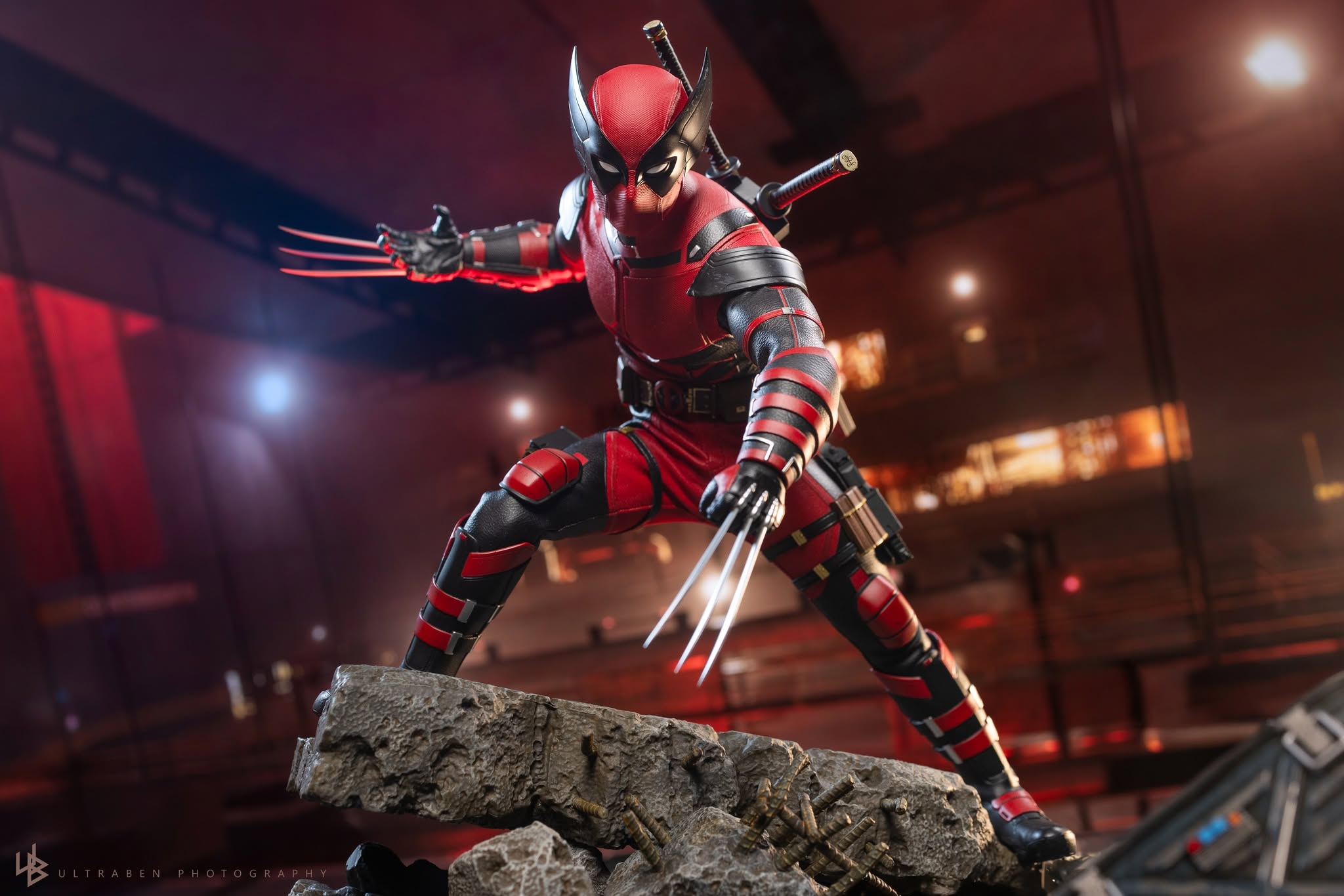 Hot Toys MMS857 Deadpool & Wolverine - 1/6th scale Wolverinepool Collectible Figure (Hot Toys Exclusive)