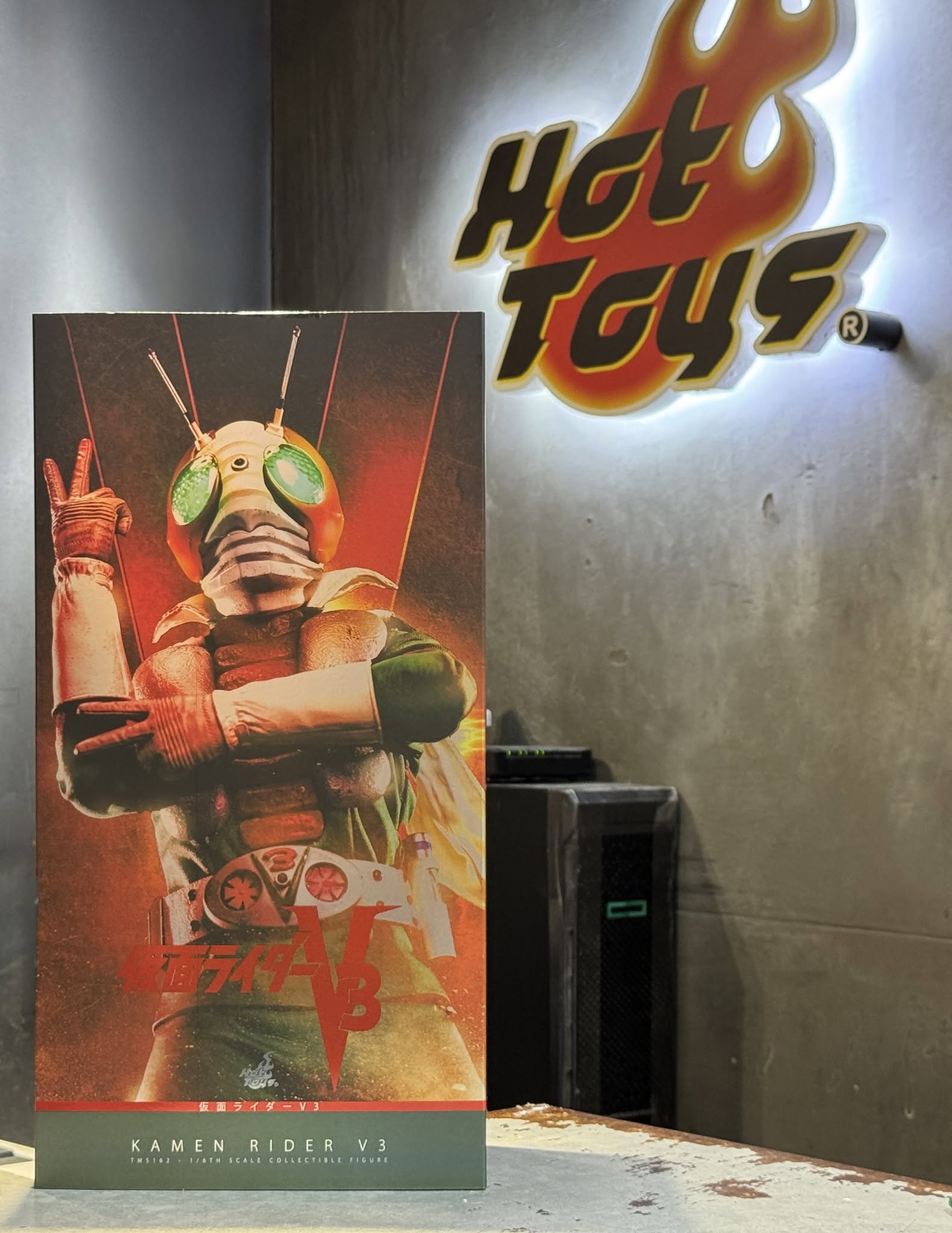 Ready! Hot Toys TMS162 1/6 Kamen Rider V3 Collector Edition